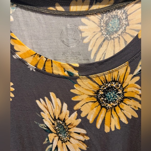 Maurice’s Floral Gray Sleeveless Top - Picture 2 of 2